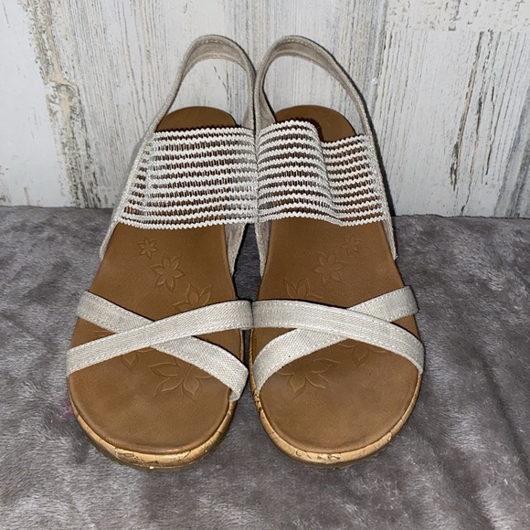 0103 Sketchers Luxe Foam Sandals - Picture 2 of 9